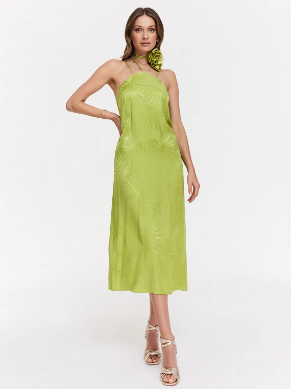 Zielona sukienka z roślinnym wzorem