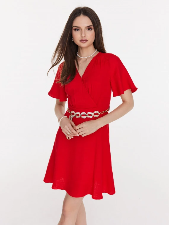 Elegancka czerwona sukienka z kopertowym dekoltem