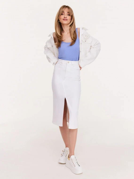 White high-waisted skirt with slit