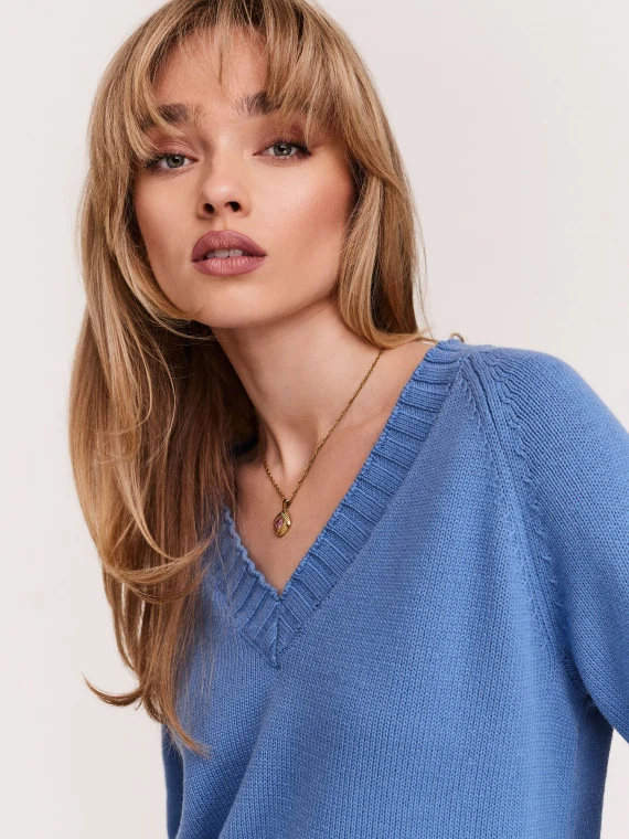Blue pullover with a v-neck neckline