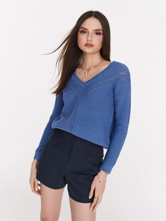 Ażurowy sweter w modnym chabrowym kolorze