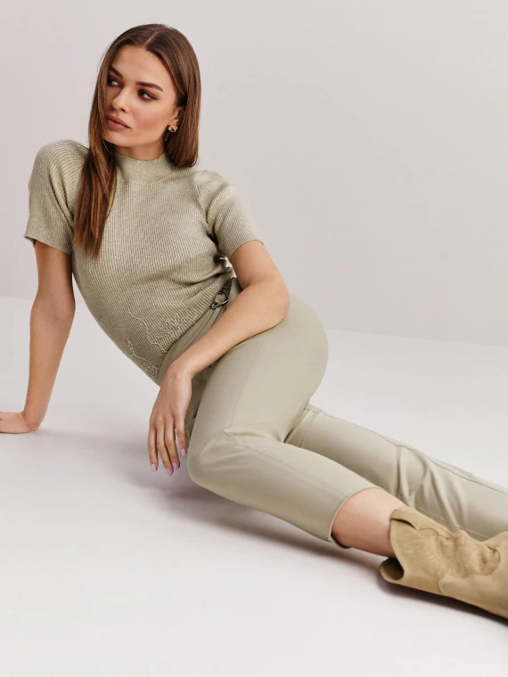 Beige sweater with short sleeves and appliqué