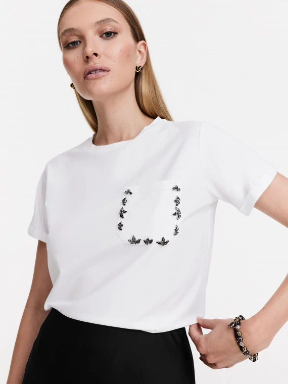 White T-shirt decorated with crystals