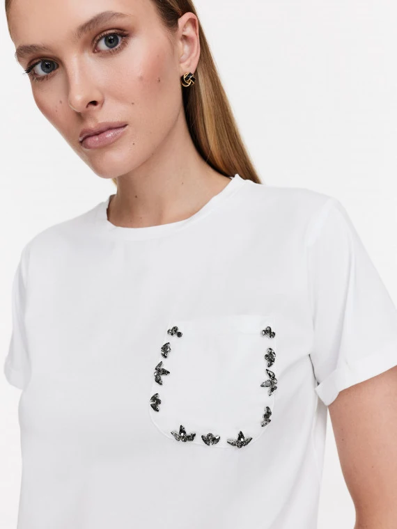 White T-shirt decorated with crystals