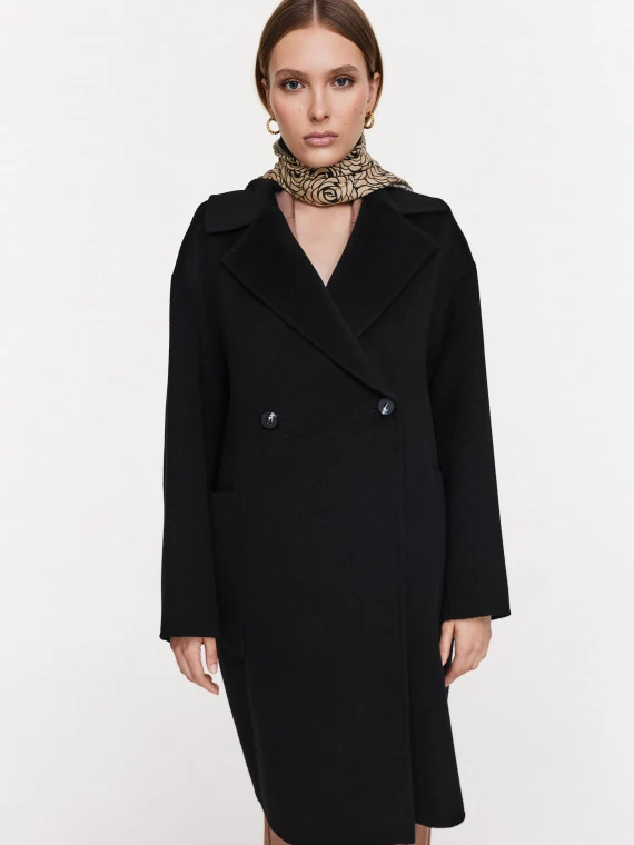 Elegancki czarny płaszcz z wełny