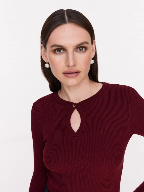 Burgundy fitted jumper with teardrop neckline