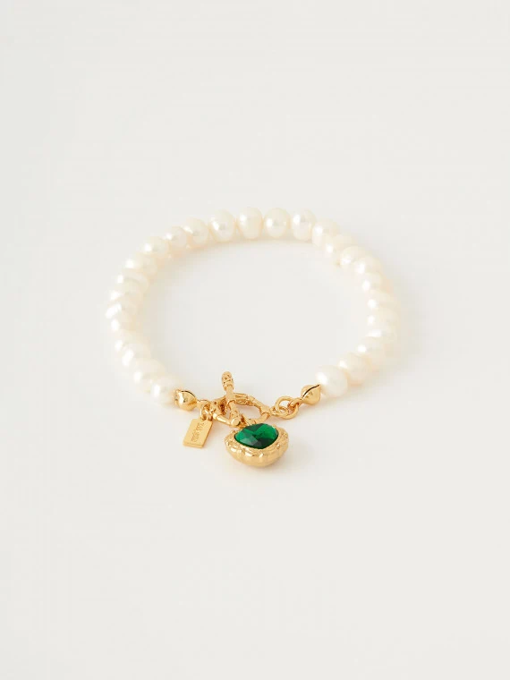 Pearl bracelet in gold color with green heart pendant