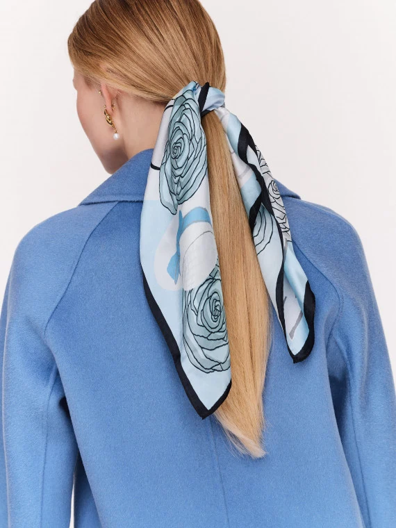 Silk blue gavroche in hat pattern