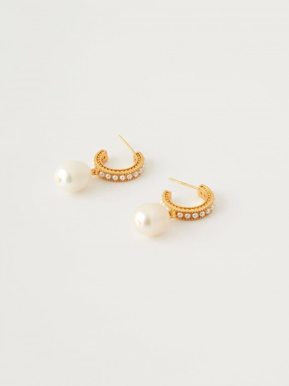 Gold-tone earrings with pearls