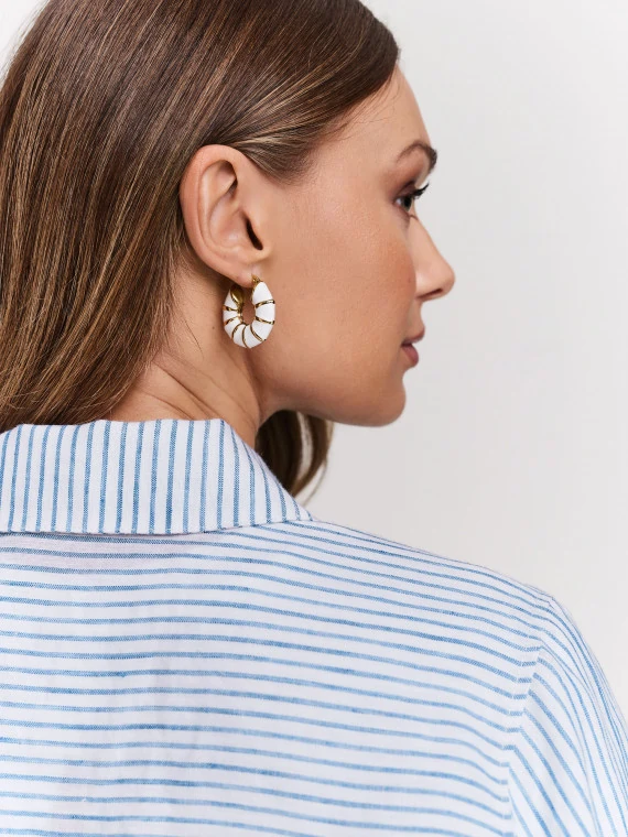 White round enamel earrings