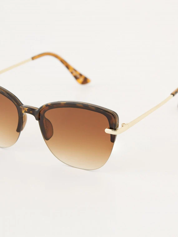 Cat-eye shaped sunglasses
