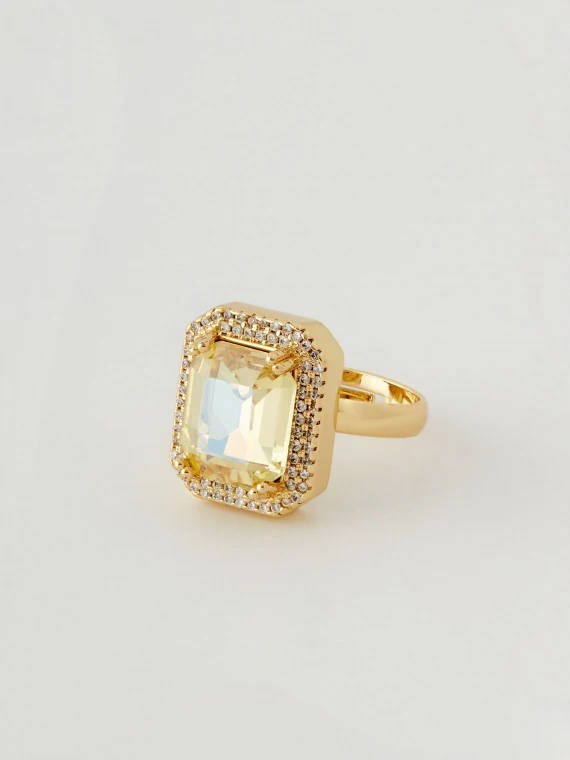 Ring with square glass crystal
