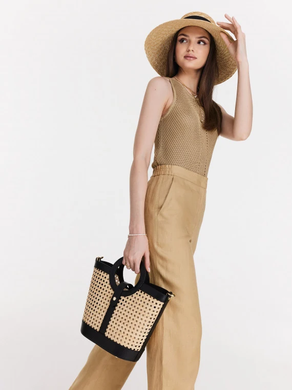 Handbag in natural leather and rattan