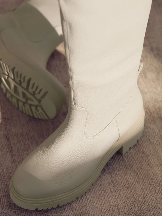 BEIGE LEATHER BOOTS