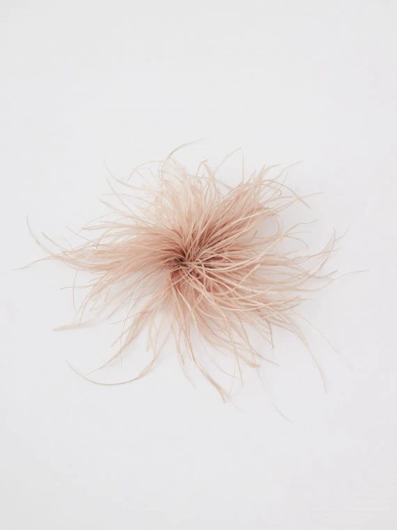 Beige brooch with ostrich feathers