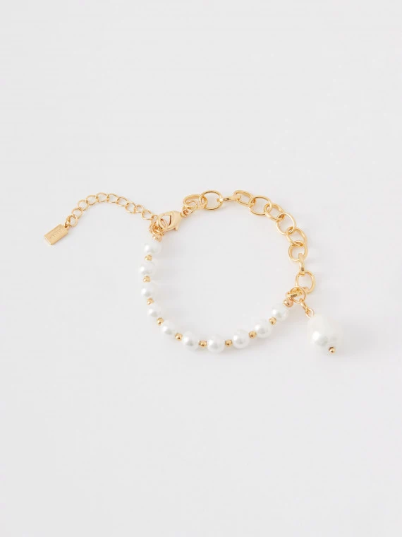 Elegant gold-plated bracelet with pearls