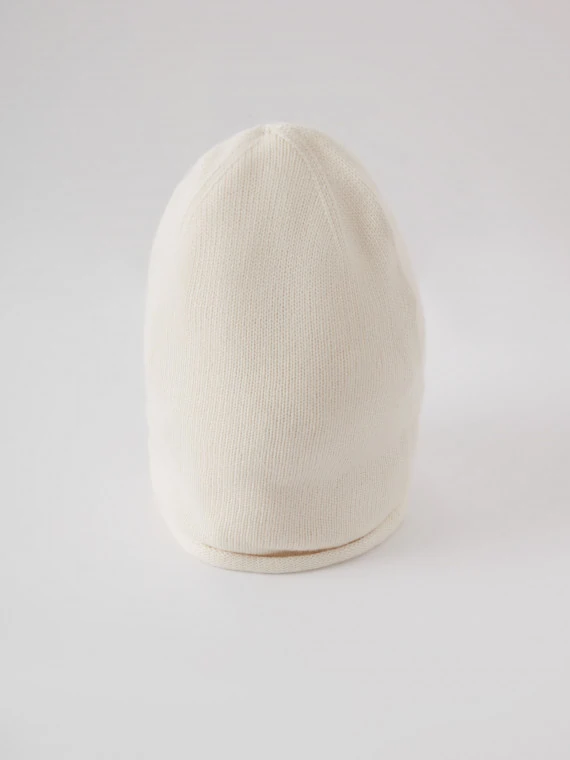 Cream cashmere-infused yarn hat