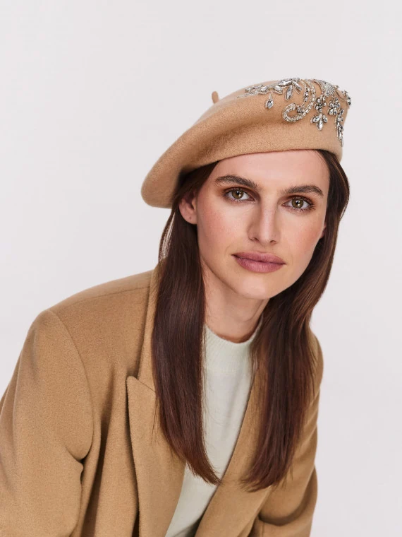 Wool beret in beige with crystals