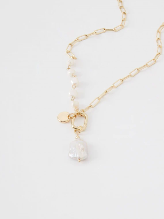 Long necklace with pearl pendant