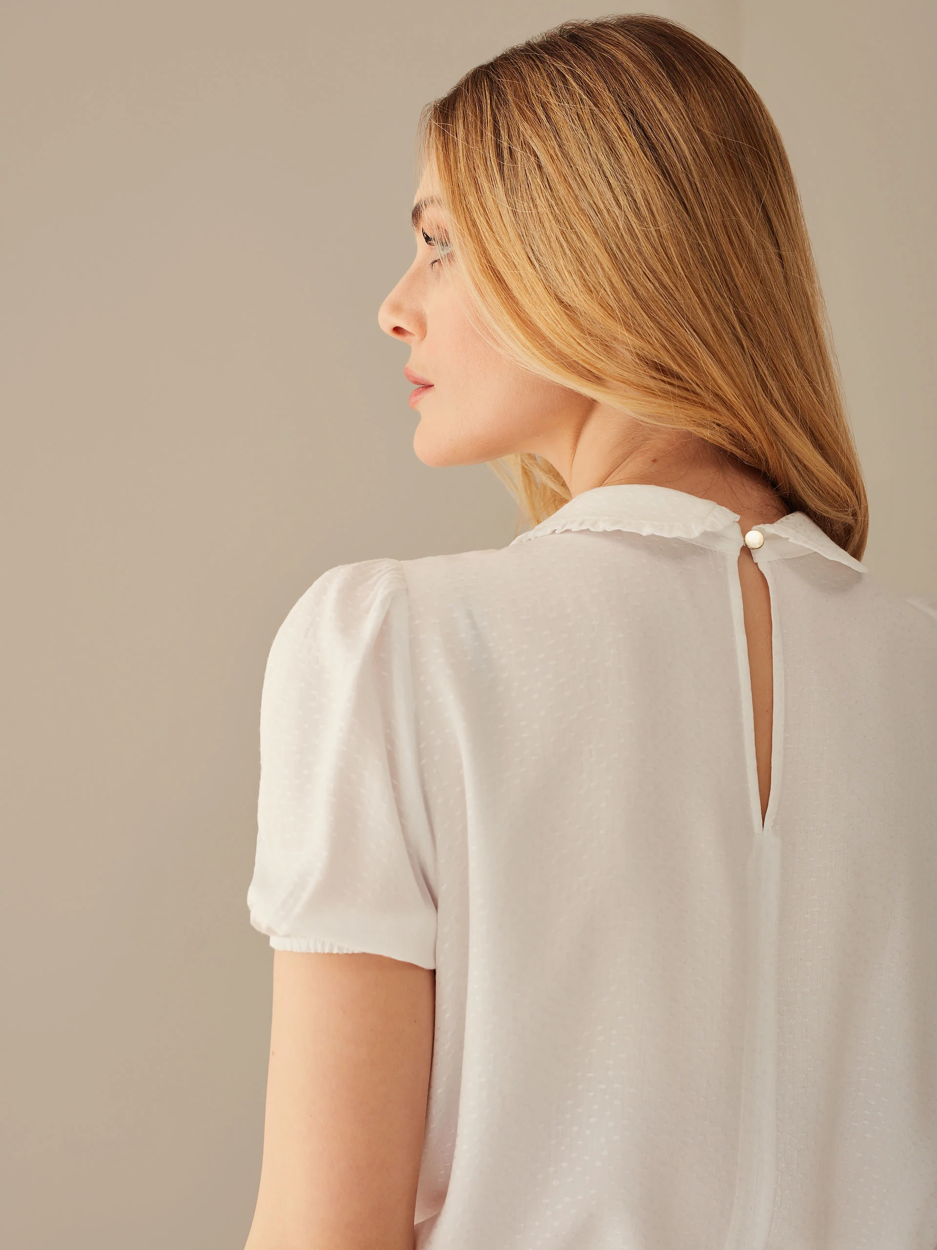 BLOUSE WITH BROOCH