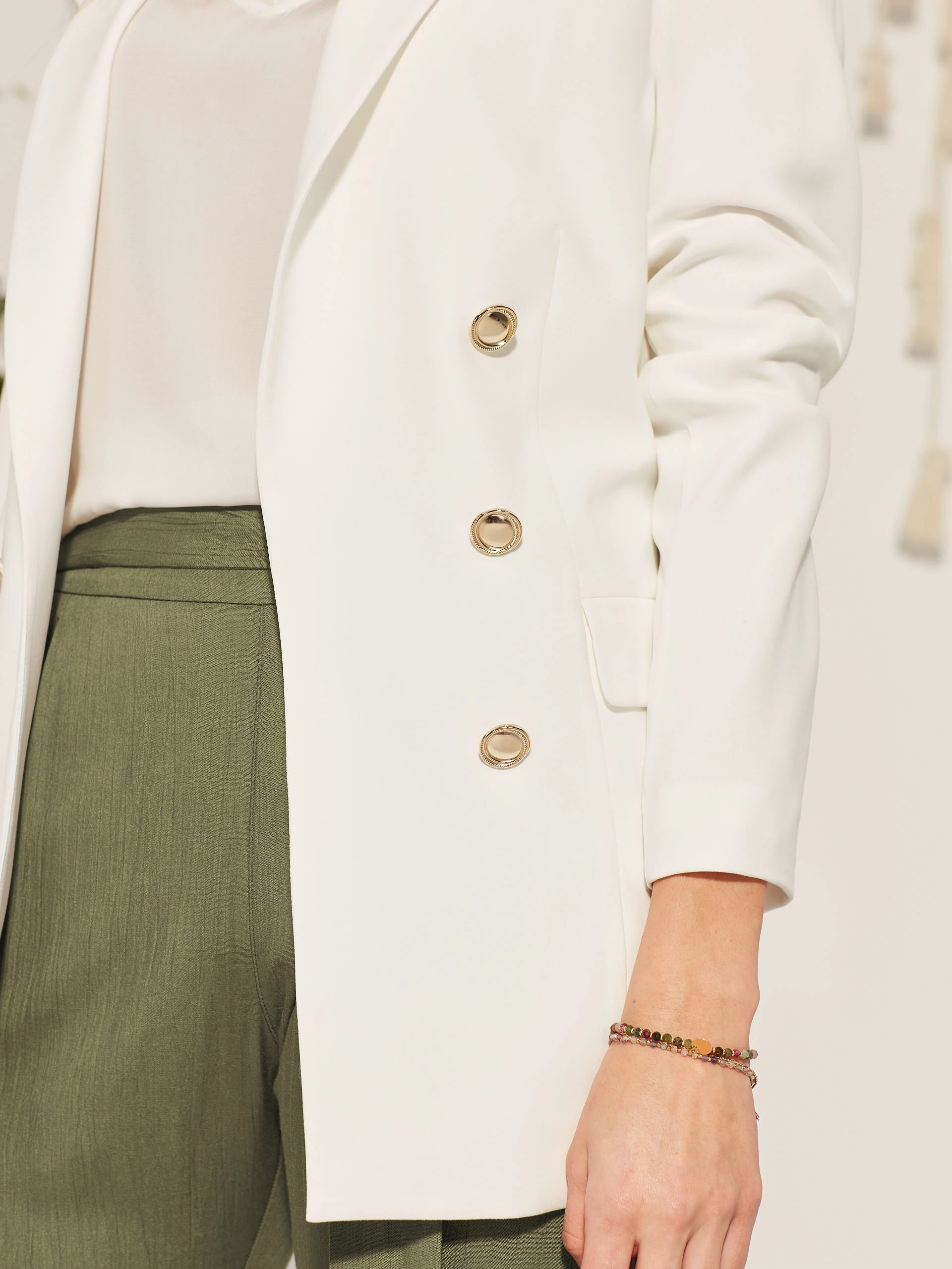 DOUBLE-BREASTED CREAM JACKET