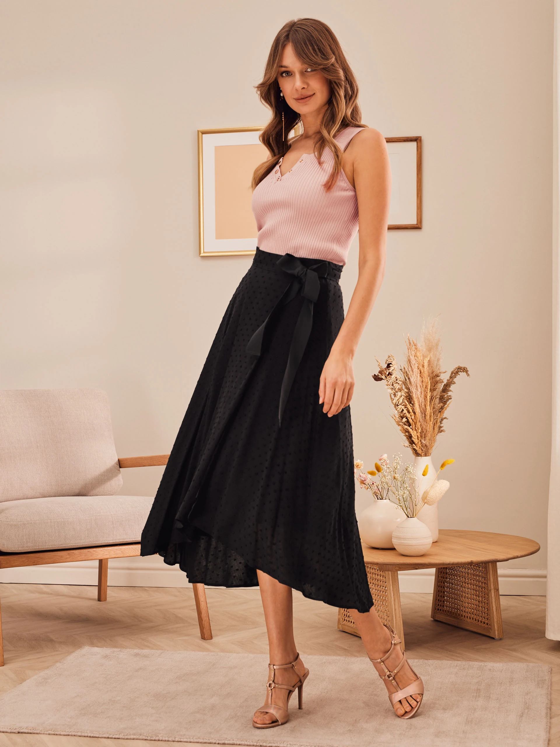 BLACK KNEE-LENGTH SKIRT