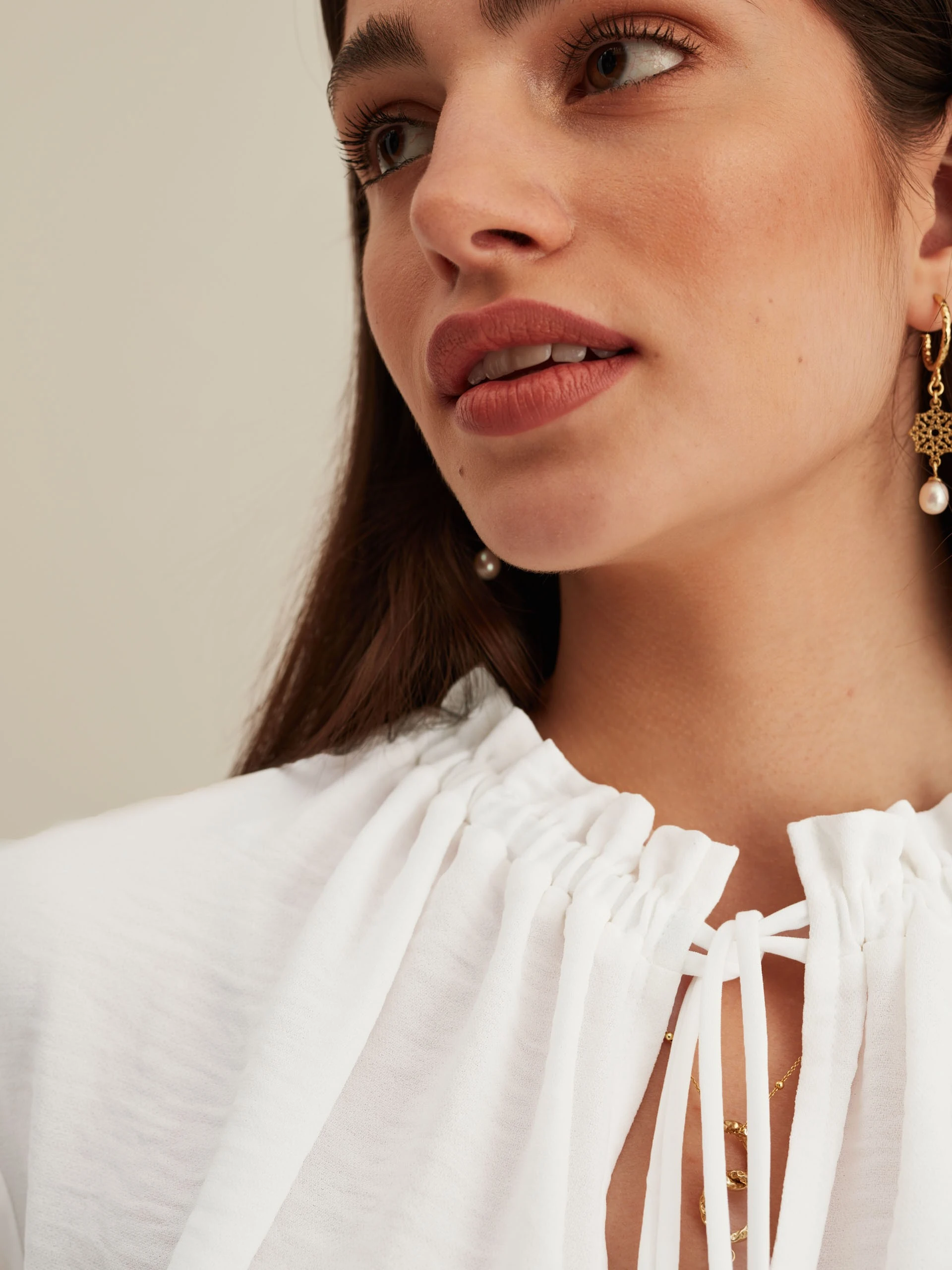 WHITE BLOUSE WITH WIDE SLEEVES