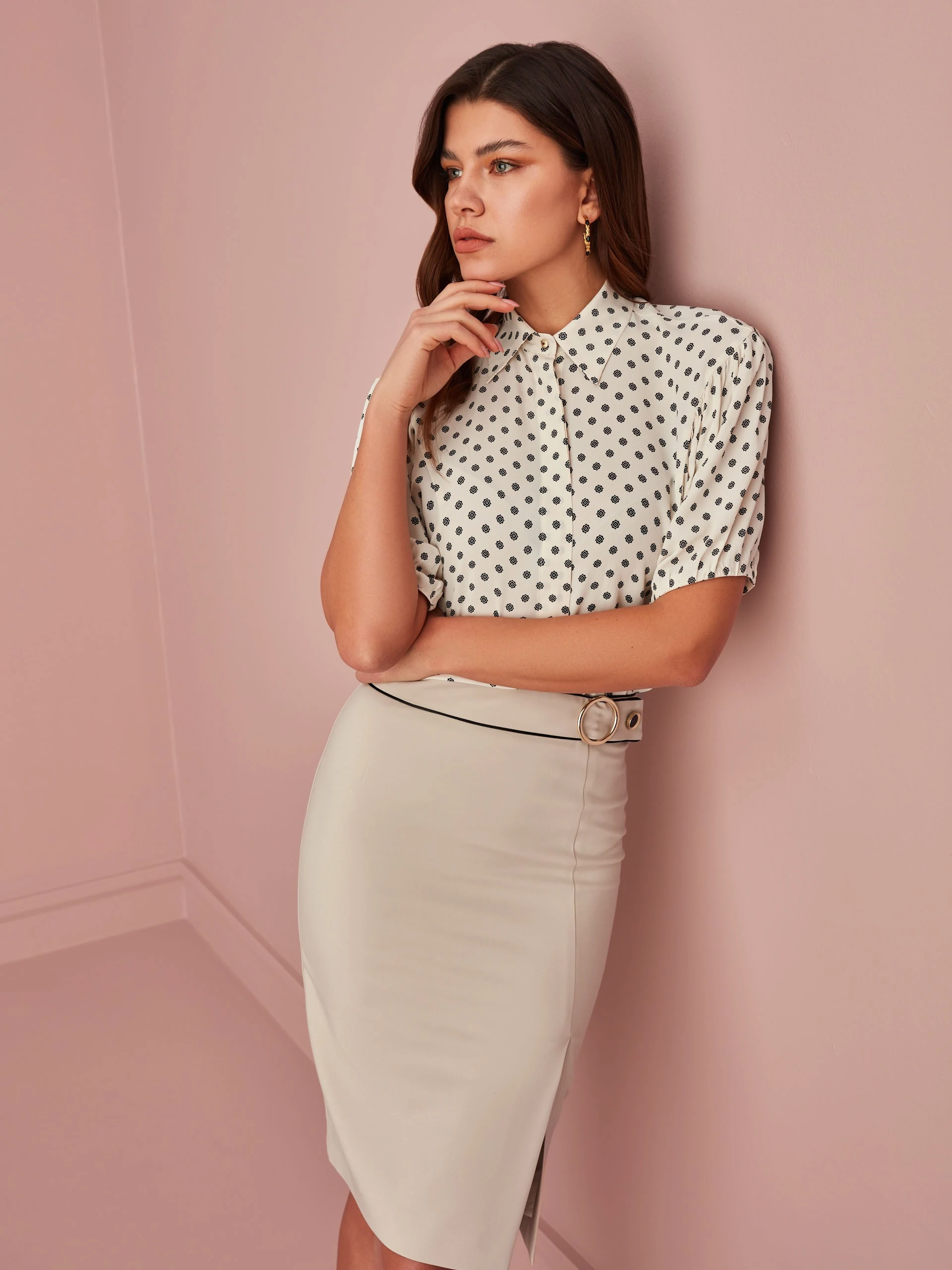 WHITE BLOUSE WITH A FINE PATTERN