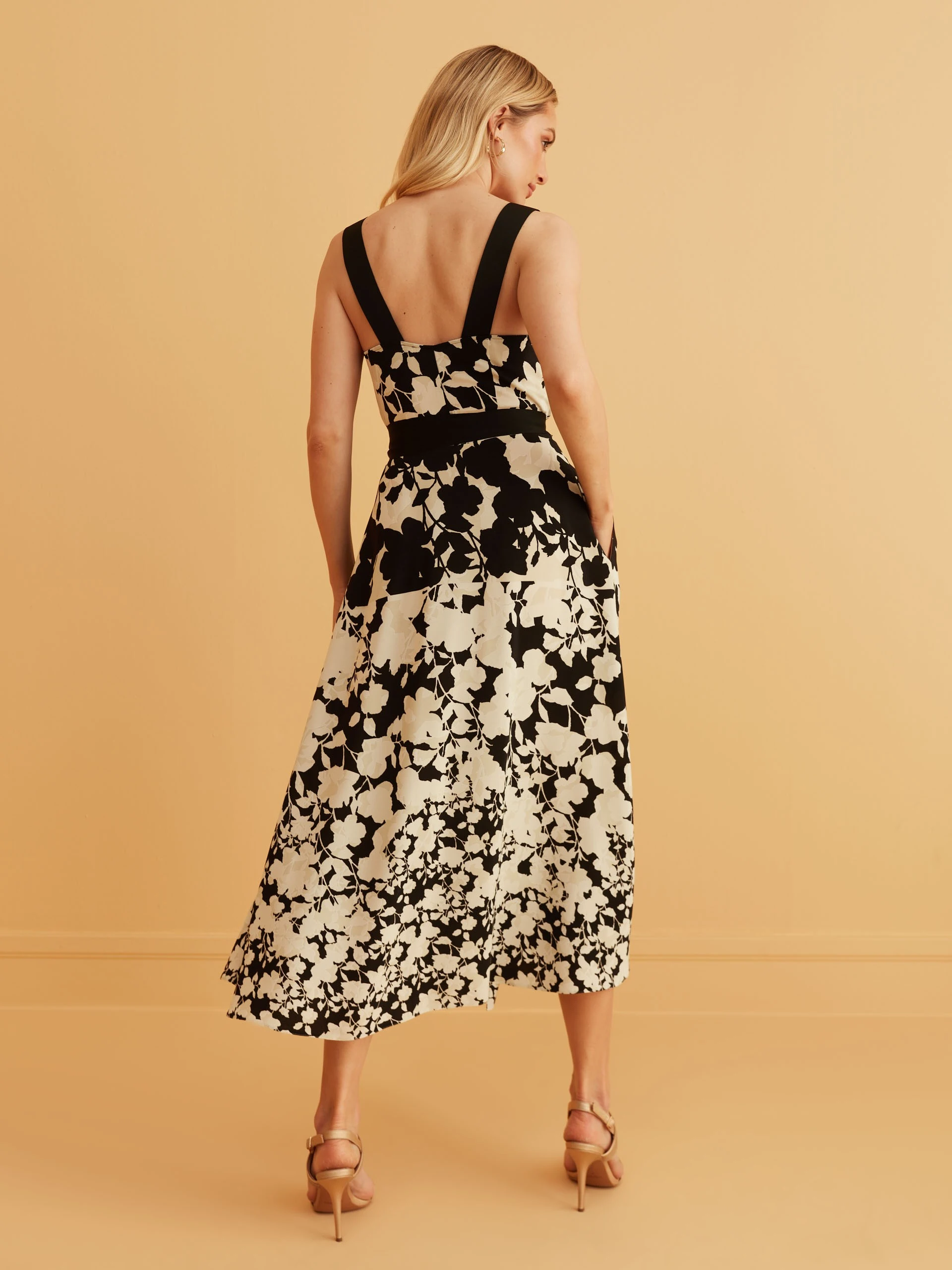 MIDI DRESS WITH BLACK AND WHITE PATTERN
