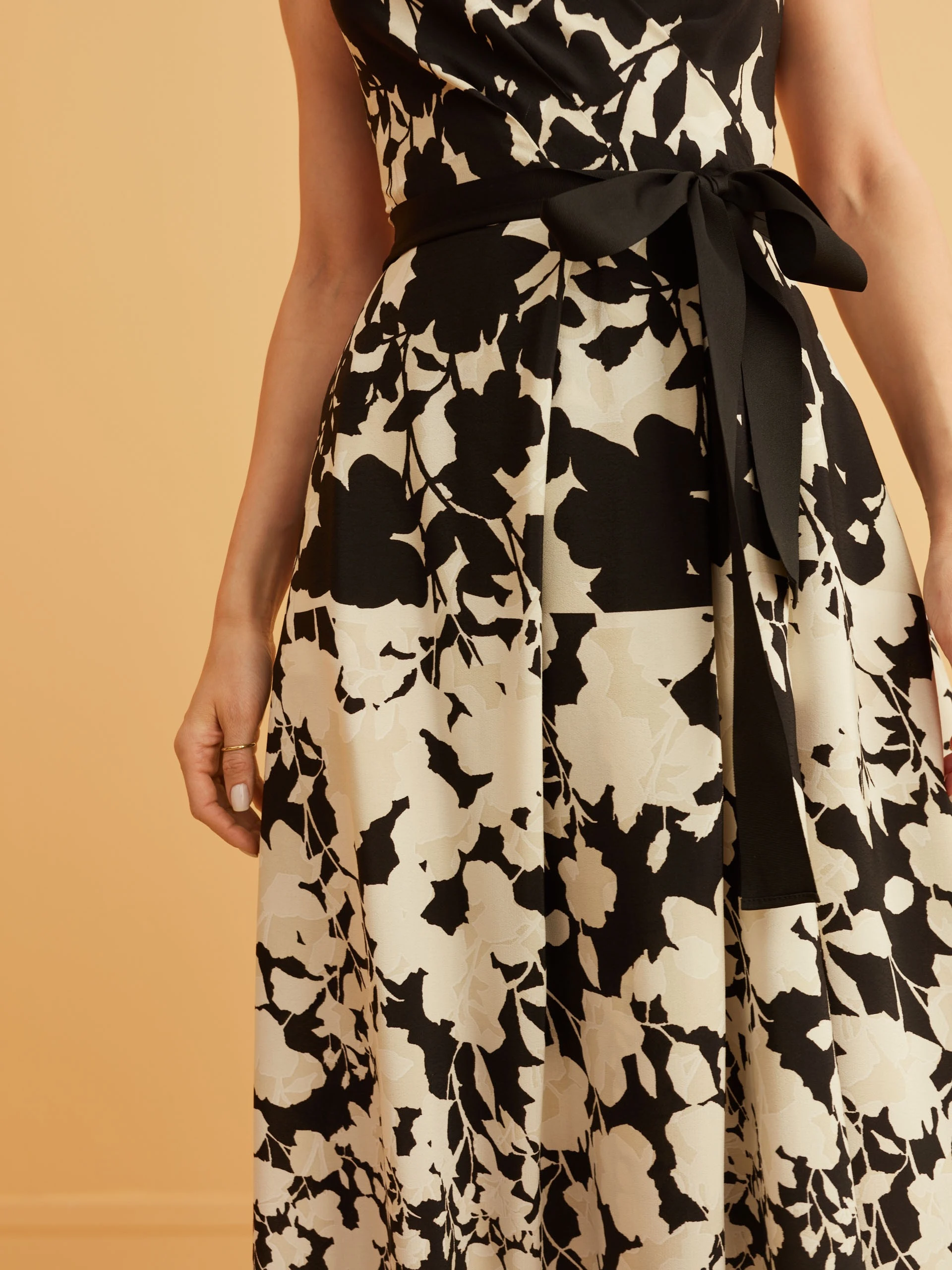 MIDI DRESS WITH BLACK AND WHITE PATTERN