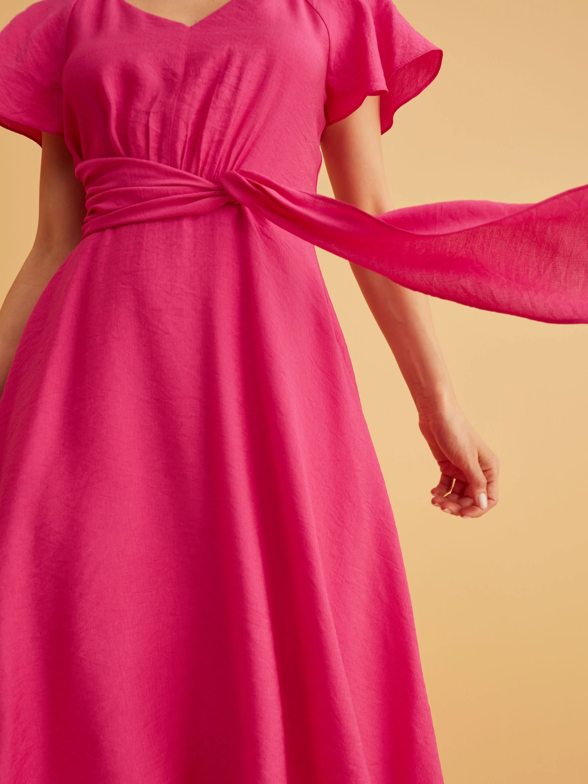 AIRY MIDI DRESS WITH WAIST TIE