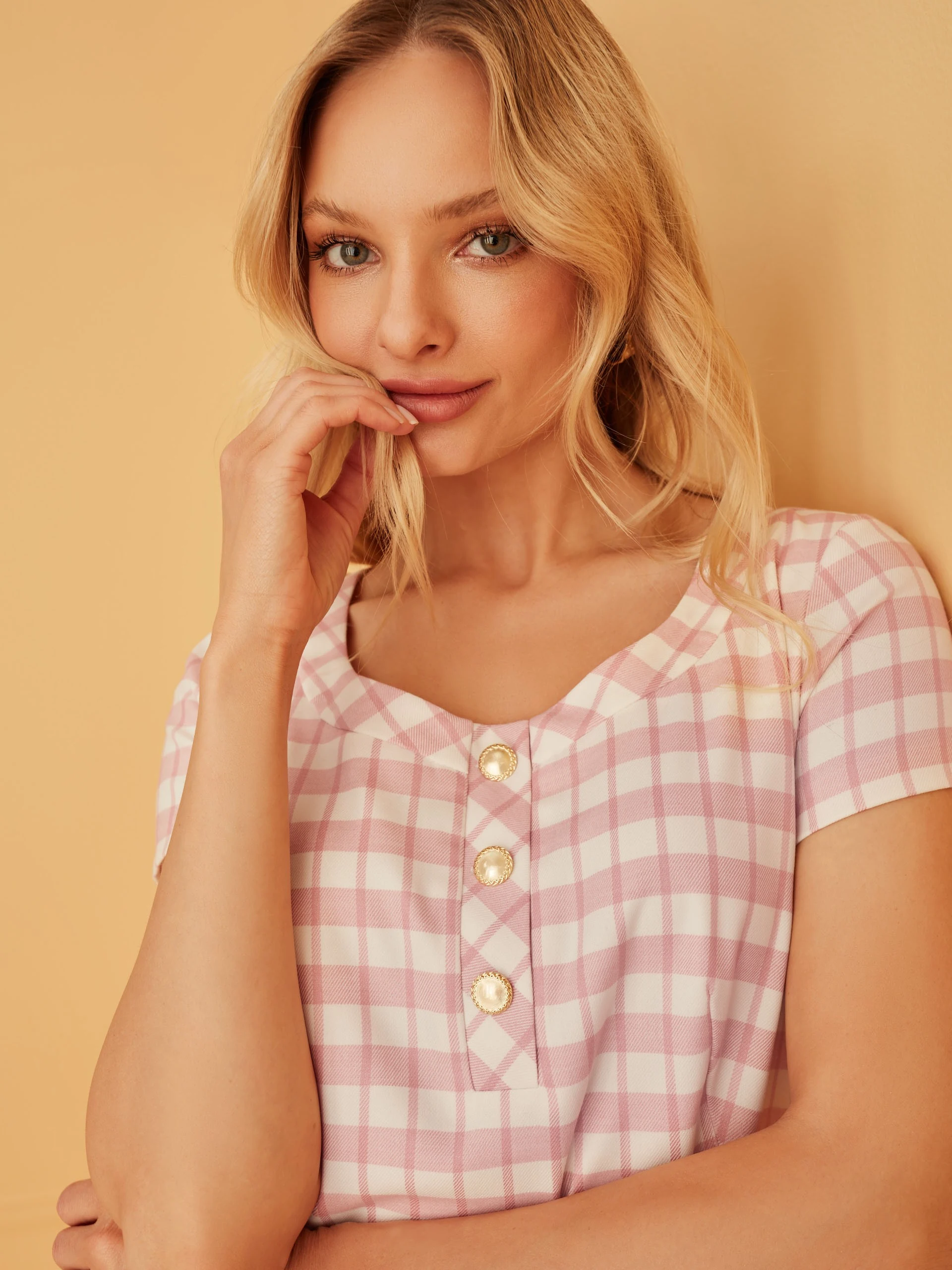 PINK SHORT-SLEEVE DRESS