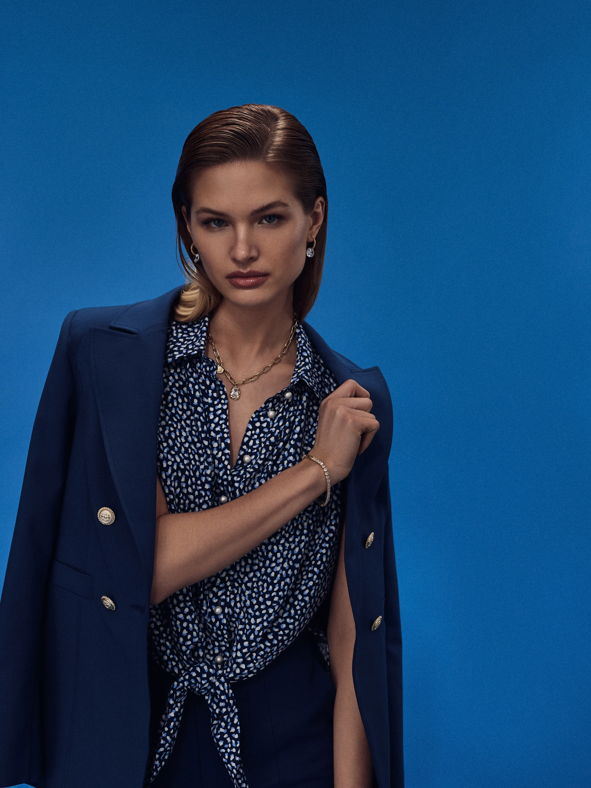 Short-sleeved blouse with a fine pattern