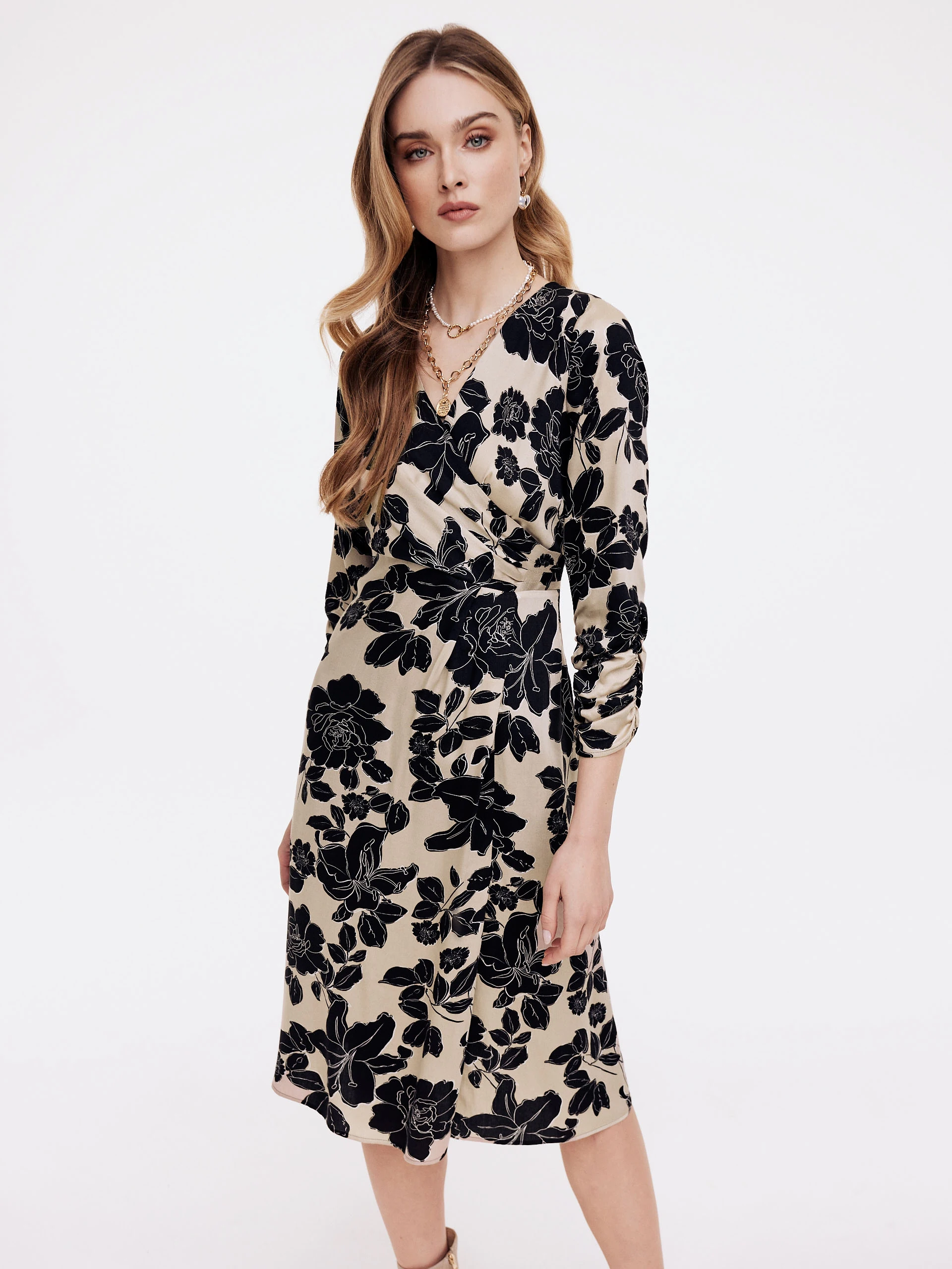 Dress with envelope neckline in flowers