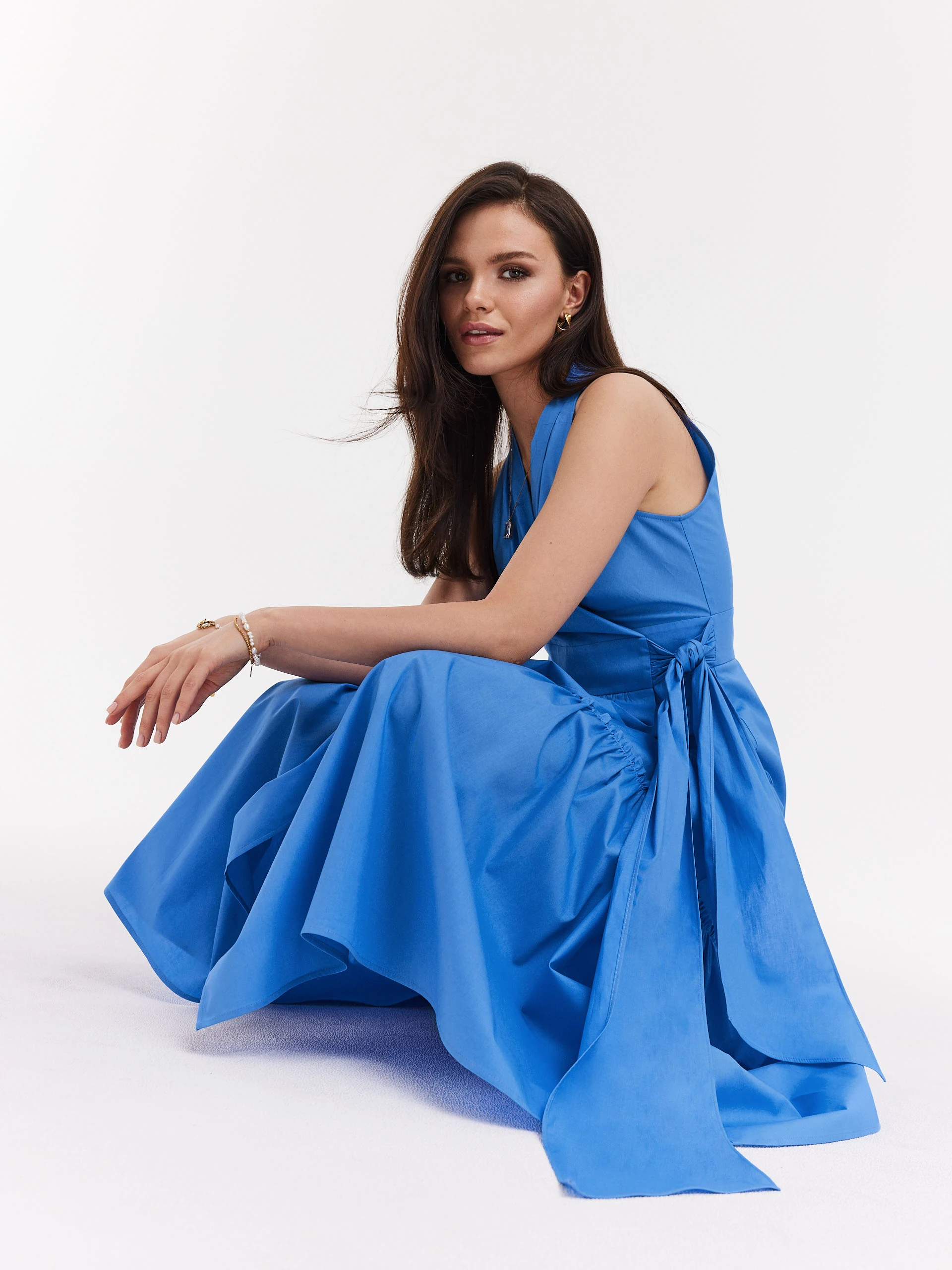 Blue dress with tie at the waist