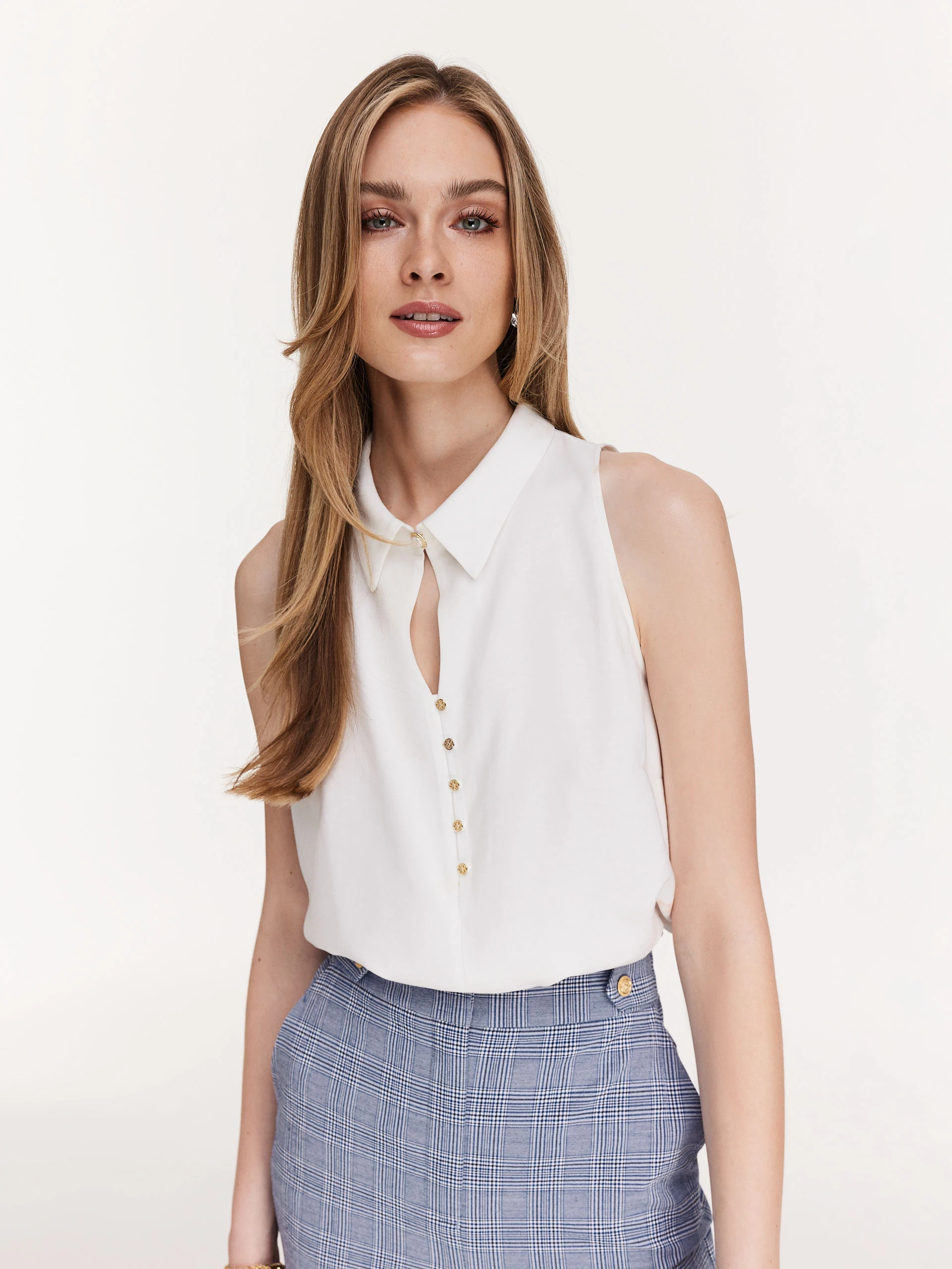 High-waisted plaid pants