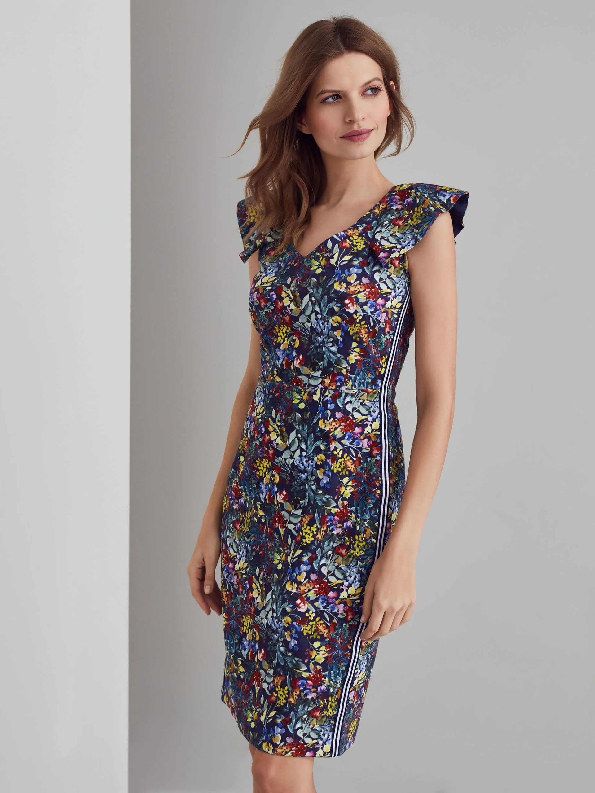 FITTED FLORAL PATTERN DRESS