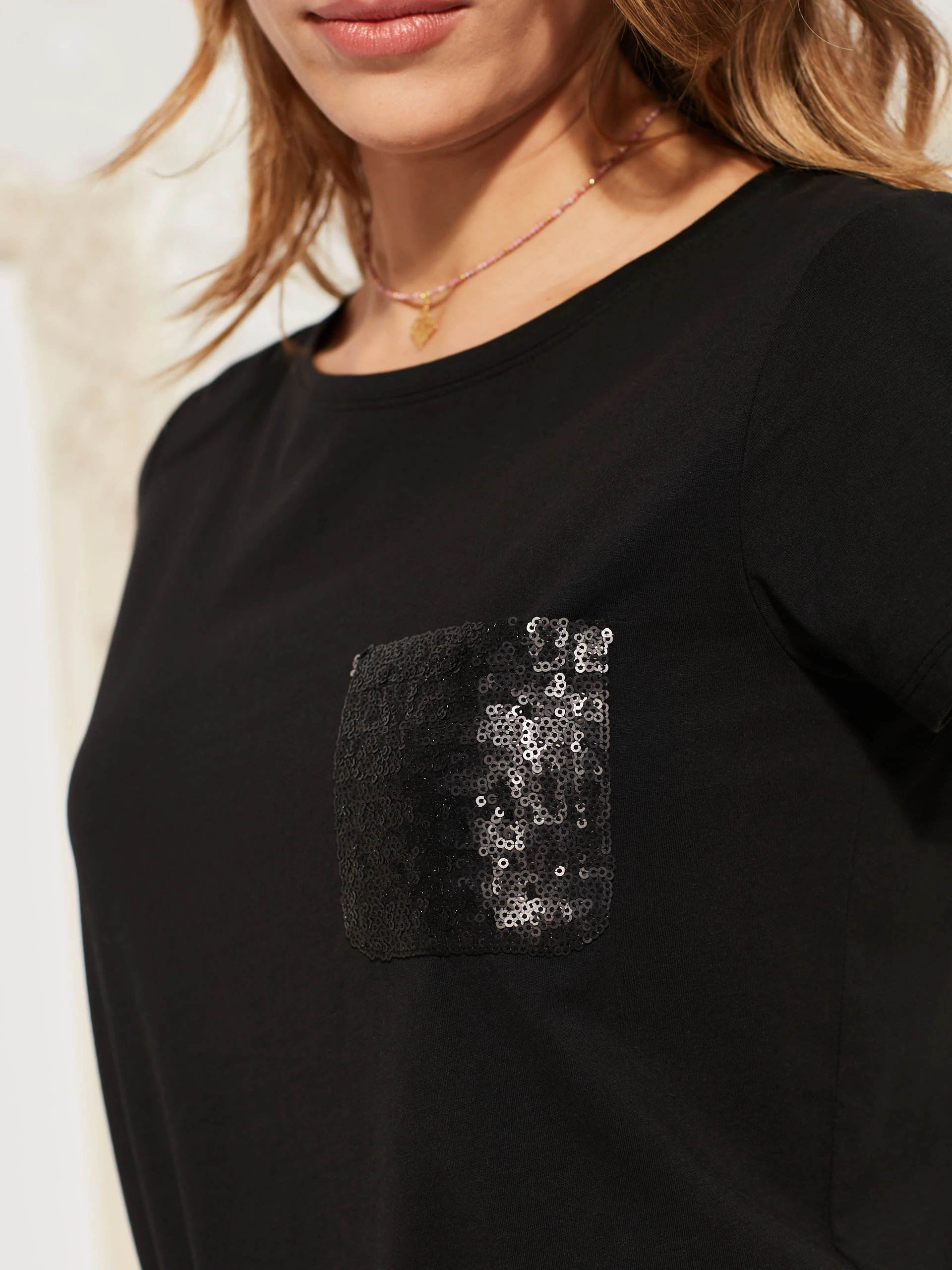 BLOUSE WITH SHINY POCKET