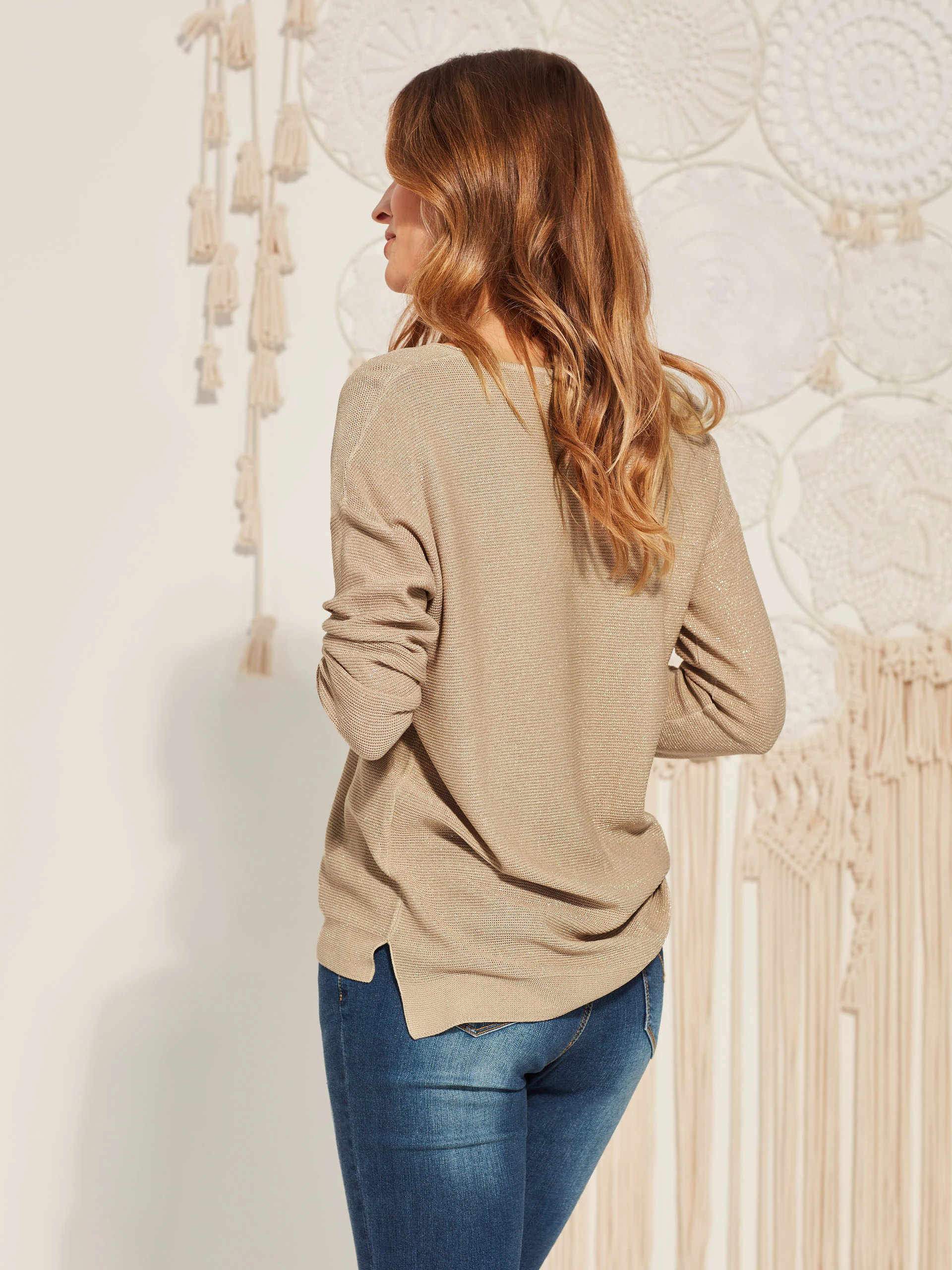 SWEATER WITH V NECKLINE