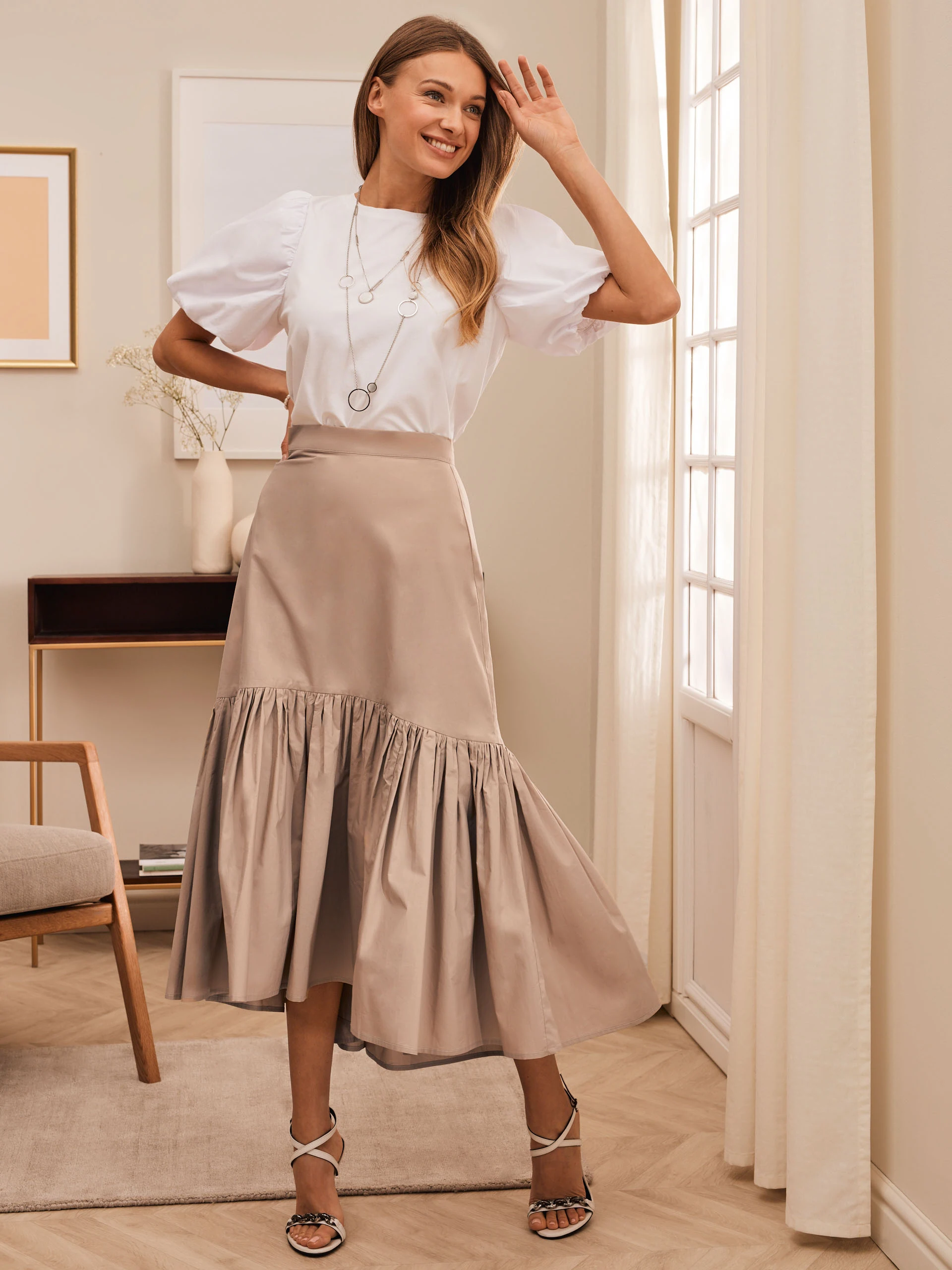 WHITE BLOUSE WITH BUFF SLEEVES
