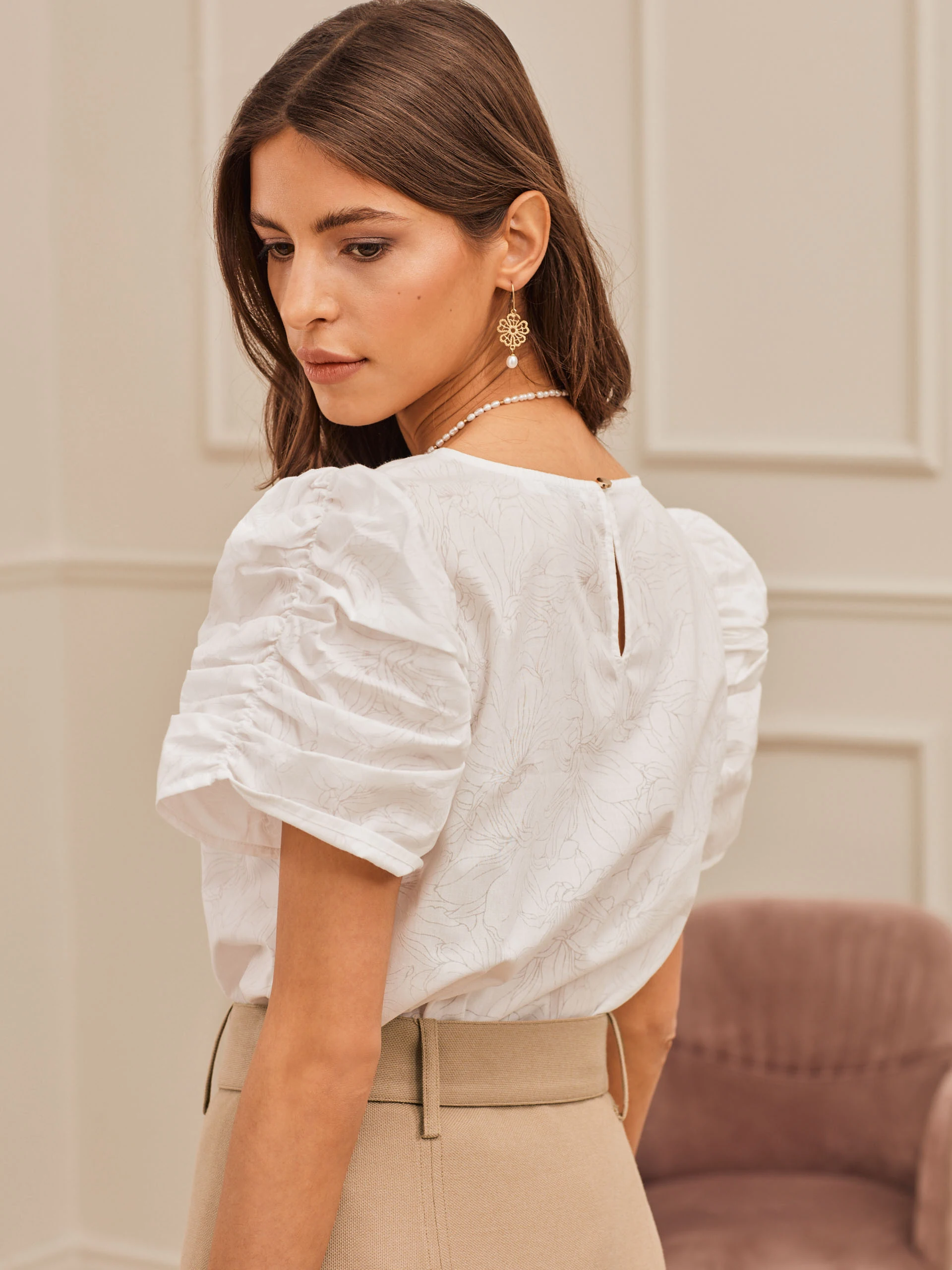 WHITE BLOUSE WITH BUFFETS