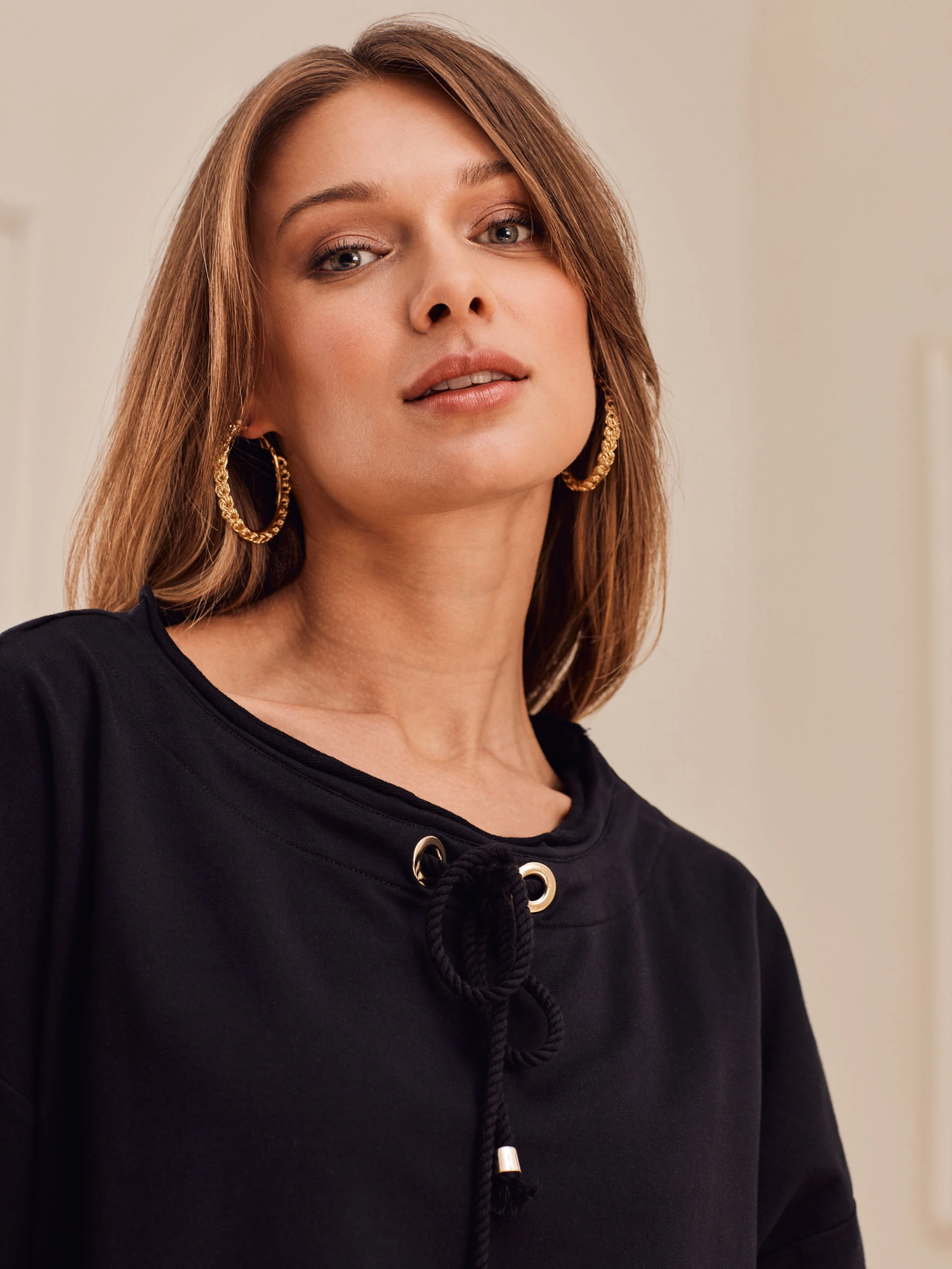 BLACK BLOUSE WITH SHORT SLEEVES