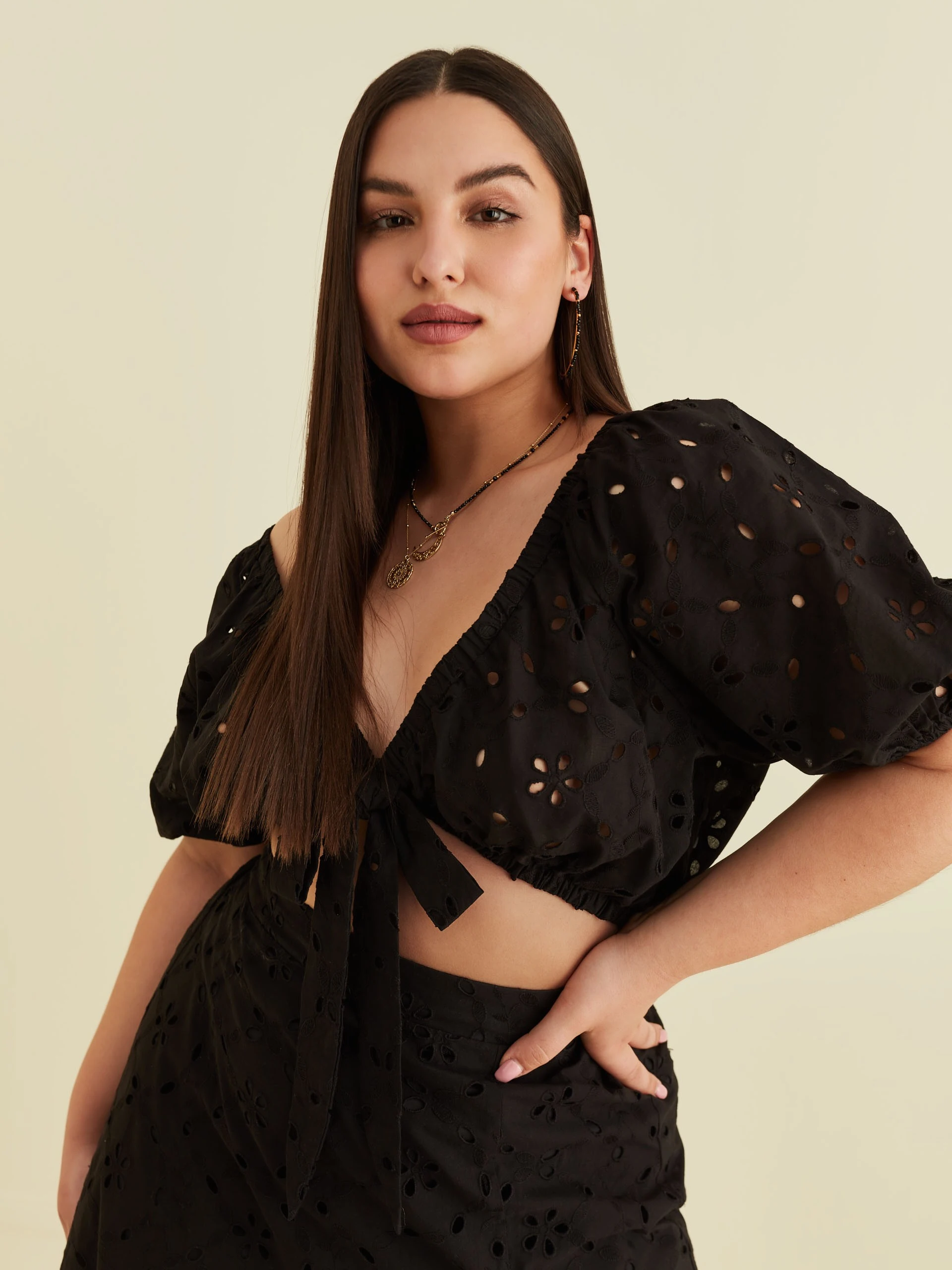 BLACK OPENWORK CROP TOP
