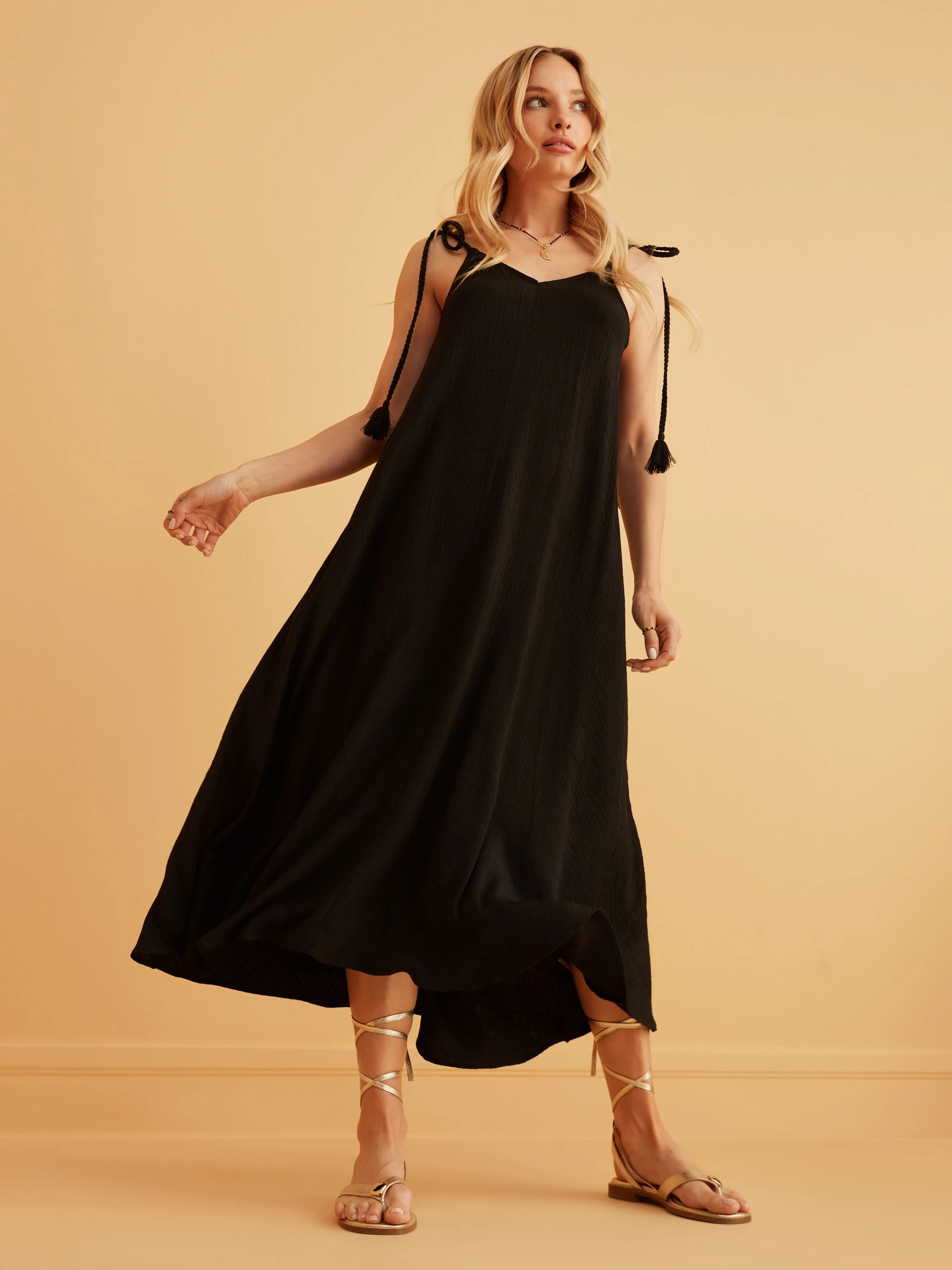 BLACK MAXI DRESS WITH TIED STRAPS