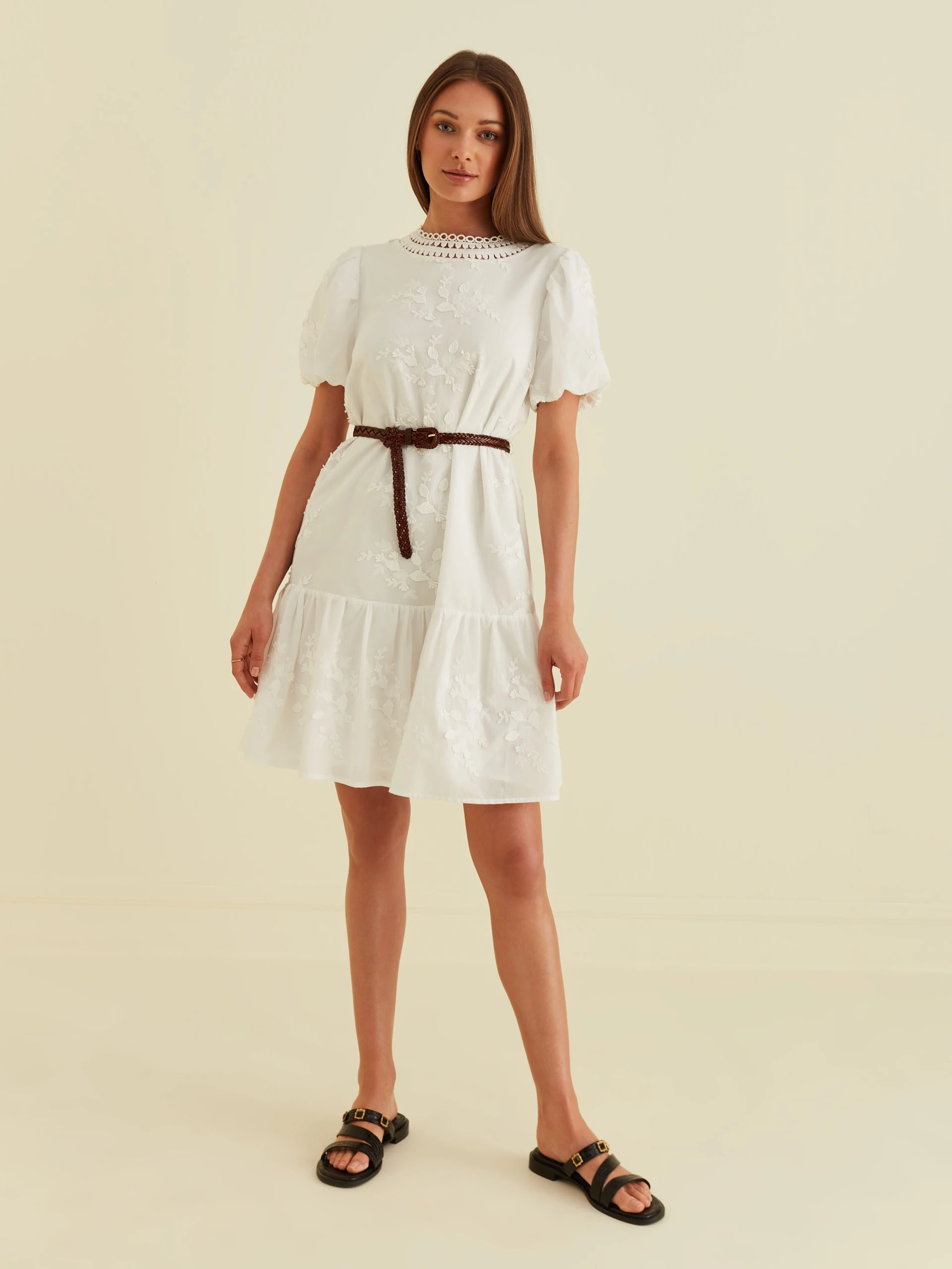 WHITE DRESS WITH SHORT SLEEVE