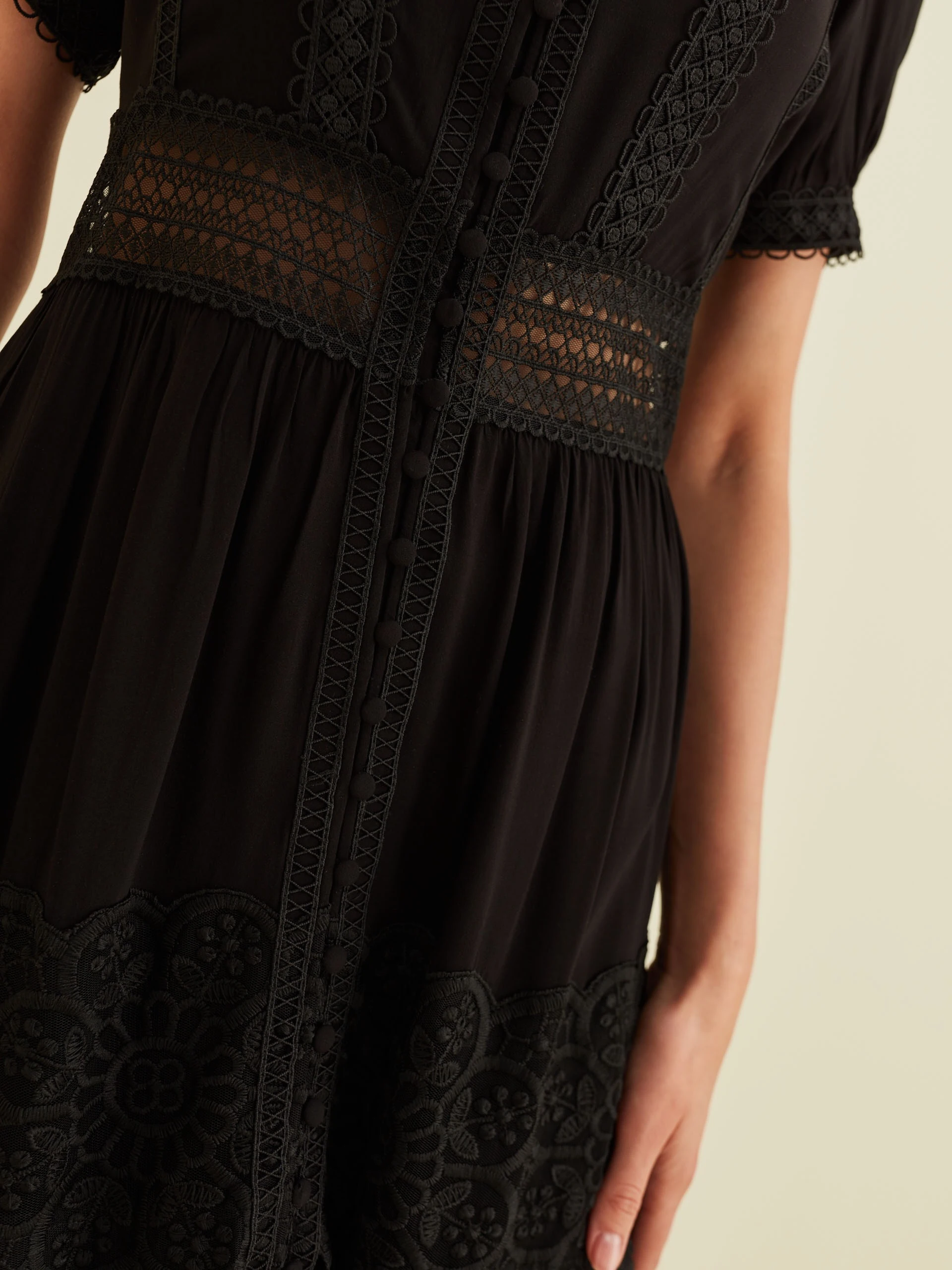 DRESS WITH OPENWORK DETAILS