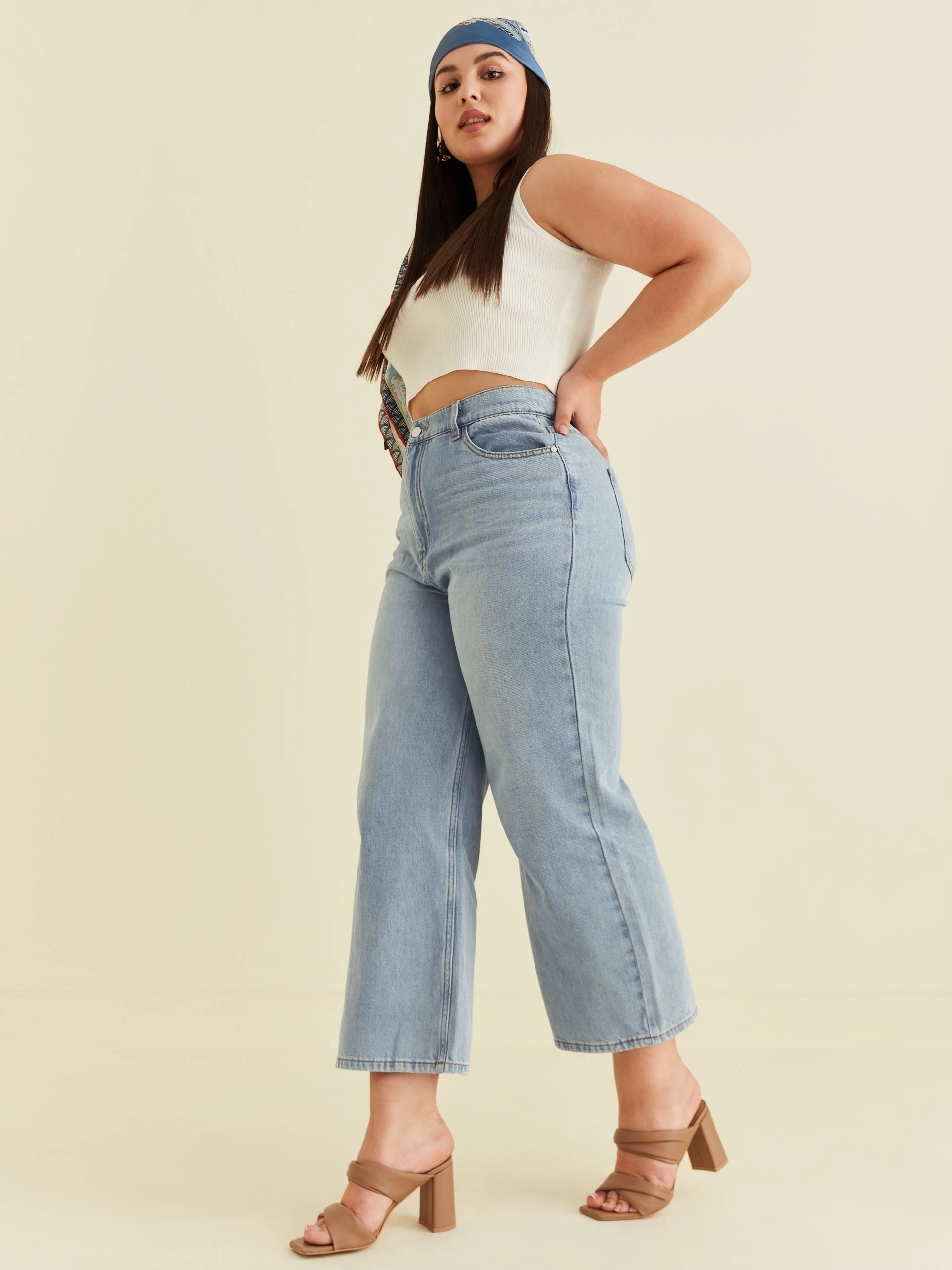 WIDE-LEG JEANS