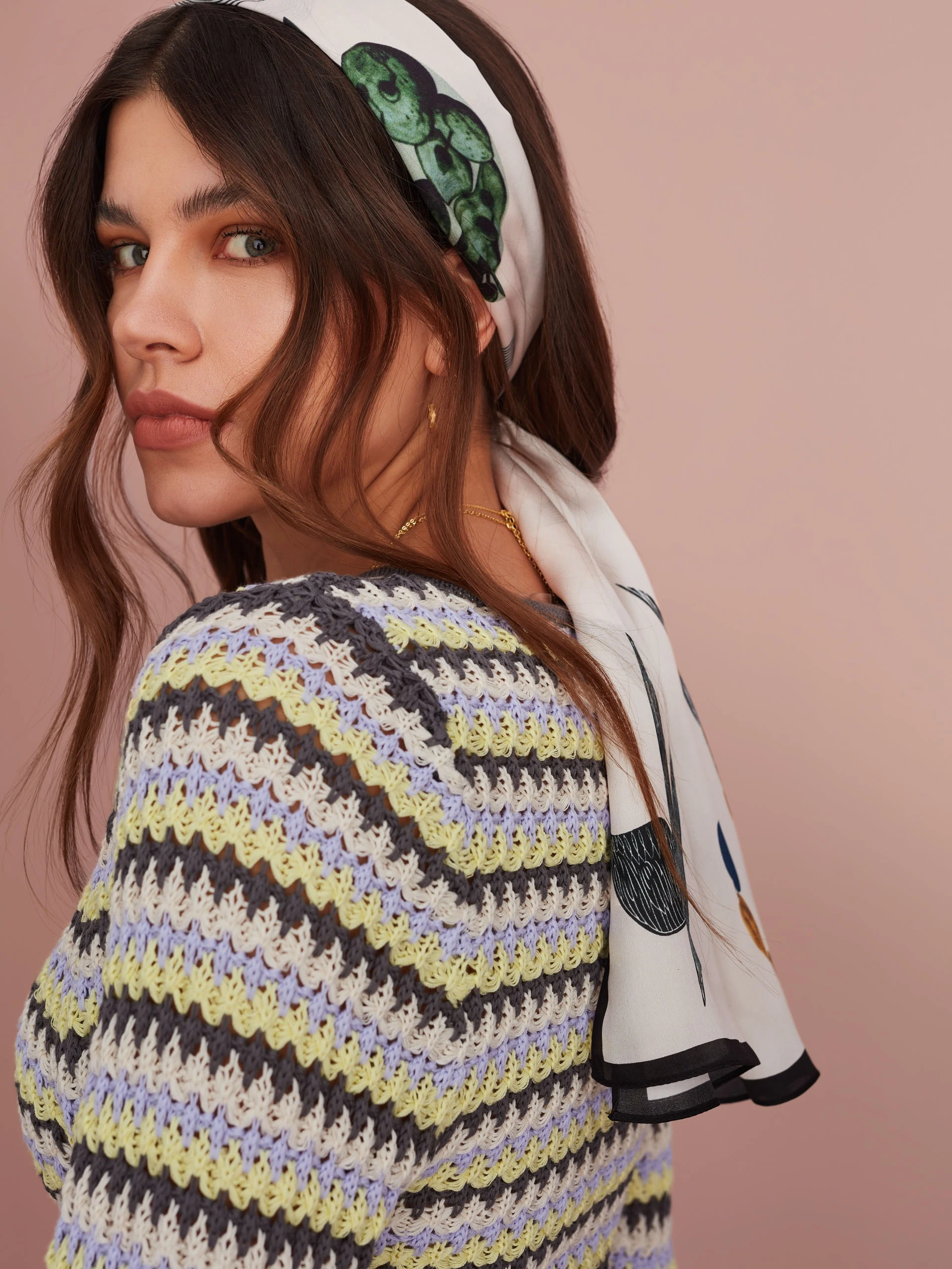SWETER W PASKI