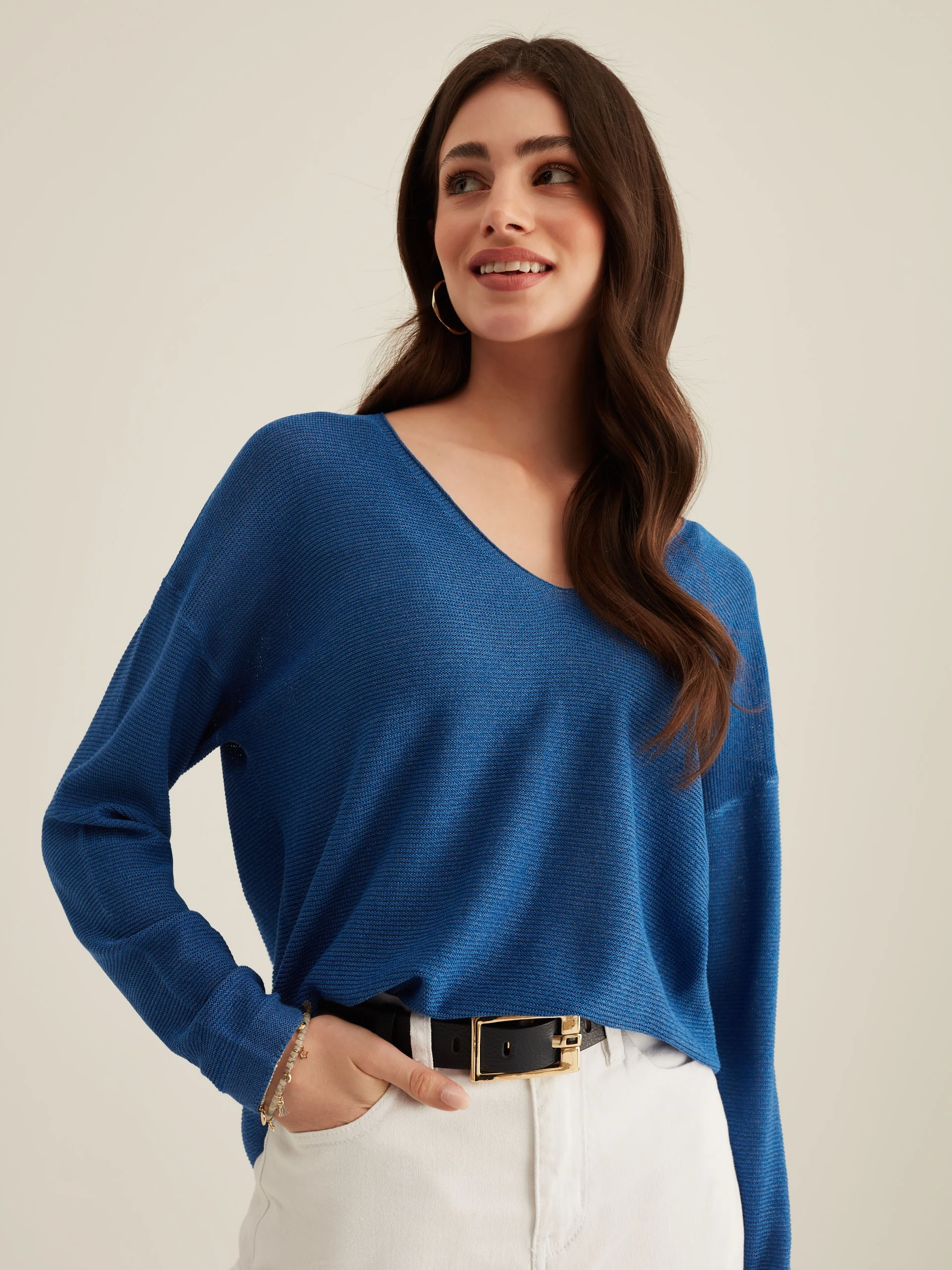 NAVY BLUE SWEATER WITH V NECKLINE