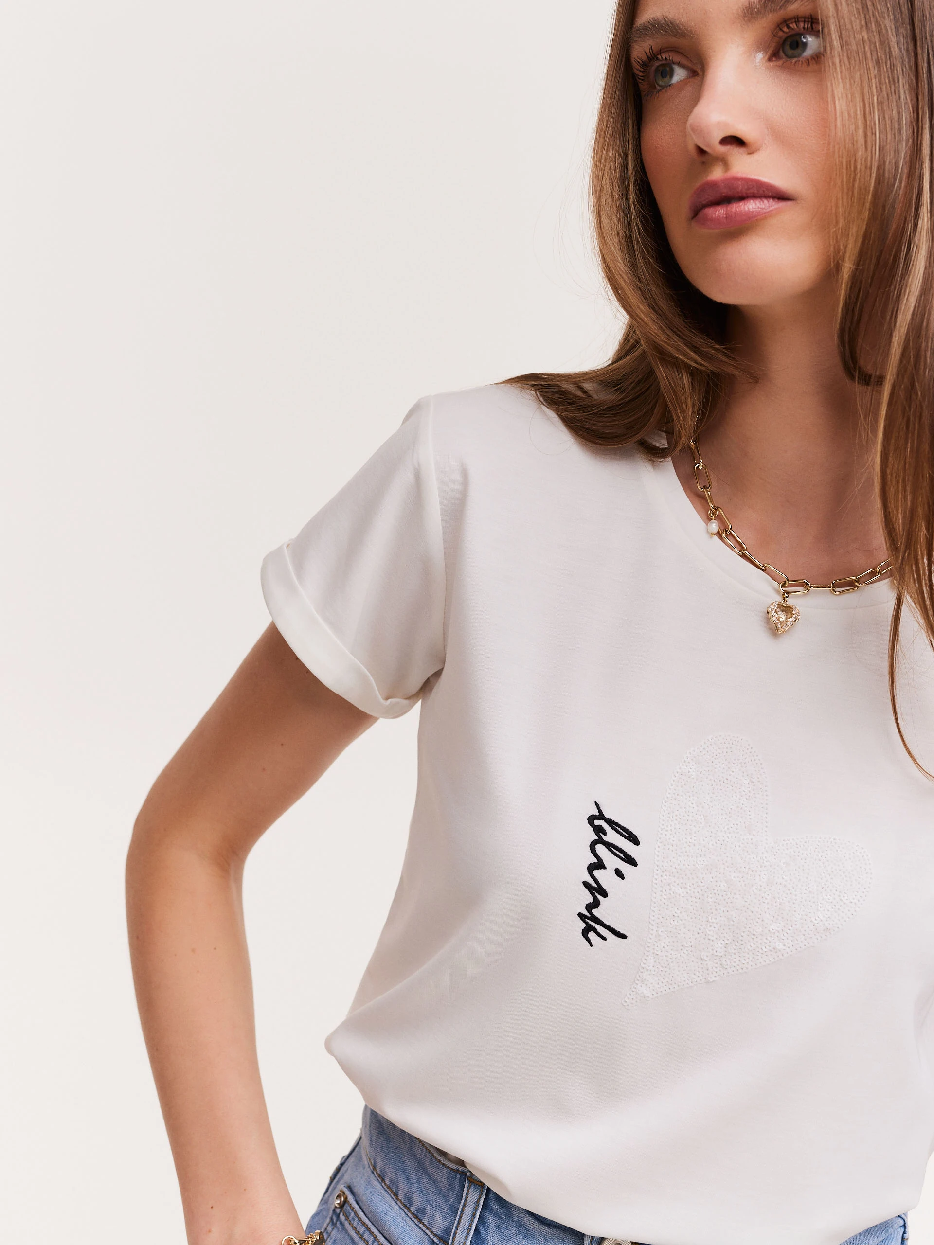 White blouse with short sleeves and inscription